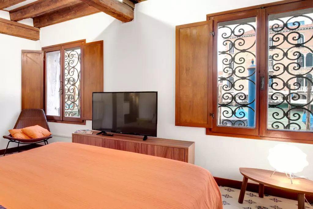 Overlooking Grand Canal Apartment *