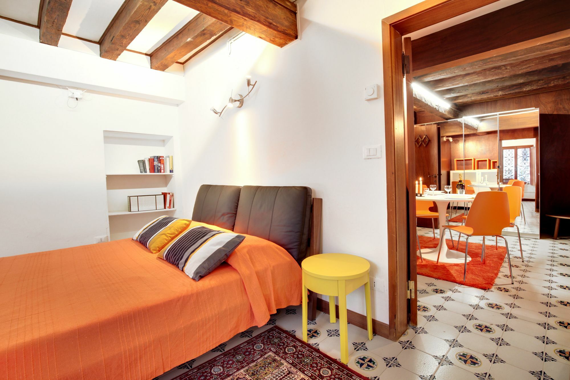 Apartment Overlooking Grand Canal
